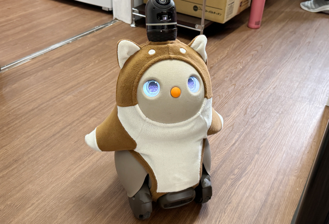 「住宅型有料老人ホーム　グリーンアップル東金」家族型ロボット画像